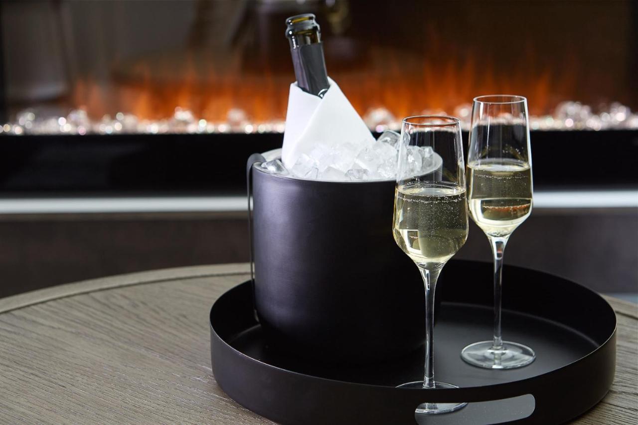 124 On Queen Hotel & Spa Ниагара-он-те-Лейк Экстерьер фото Champagne