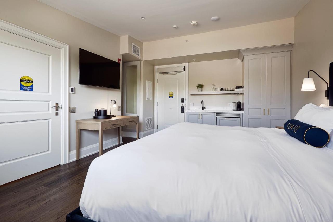 124 On Queen Hotel & Spa Ниагара-он-те-Лейк Экстерьер фото A room at the Hotel Casa 900
