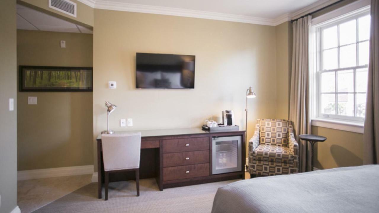124 On Queen Hotel & Spa Ниагара-он-те-Лейк Экстерьер фото A room at the Hotel Vermont