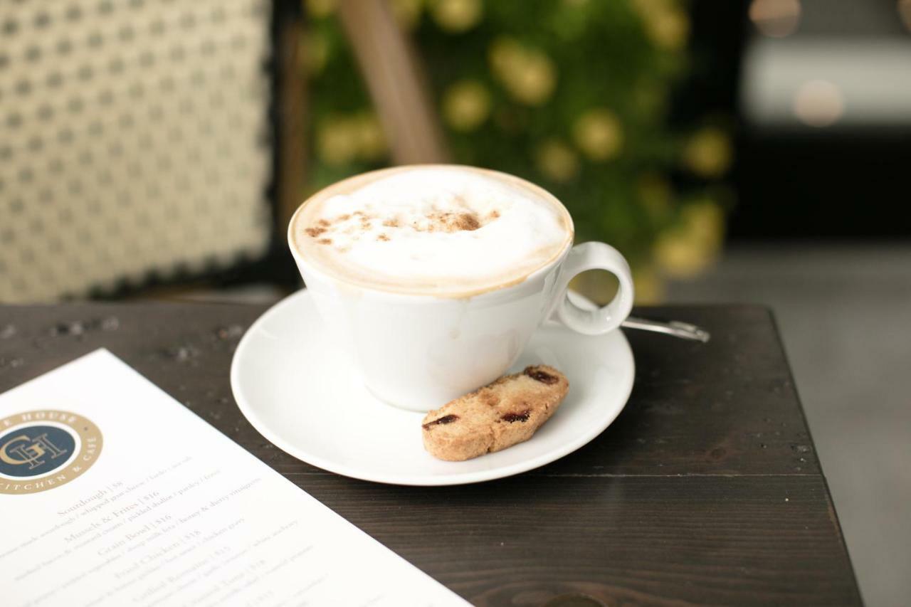 124 On Queen Hotel & Spa Ниагара-он-те-Лейк Экстерьер фото A cappuccino